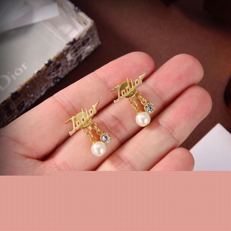ch**an D*or necklaces